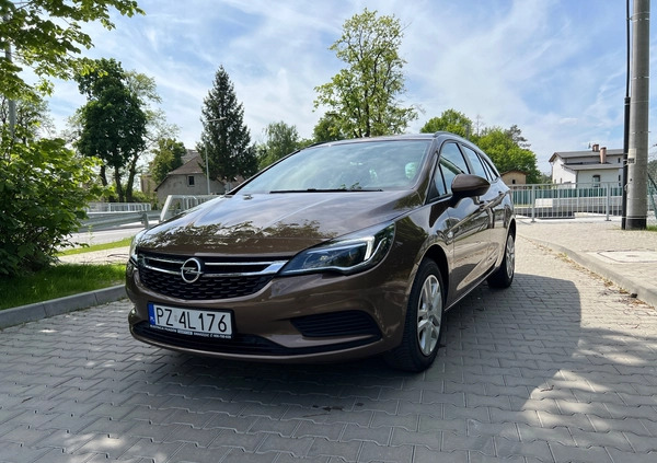 Opel Astra cena 47800 przebieg: 69292, rok produkcji 2016 z Swarzędz małe 326